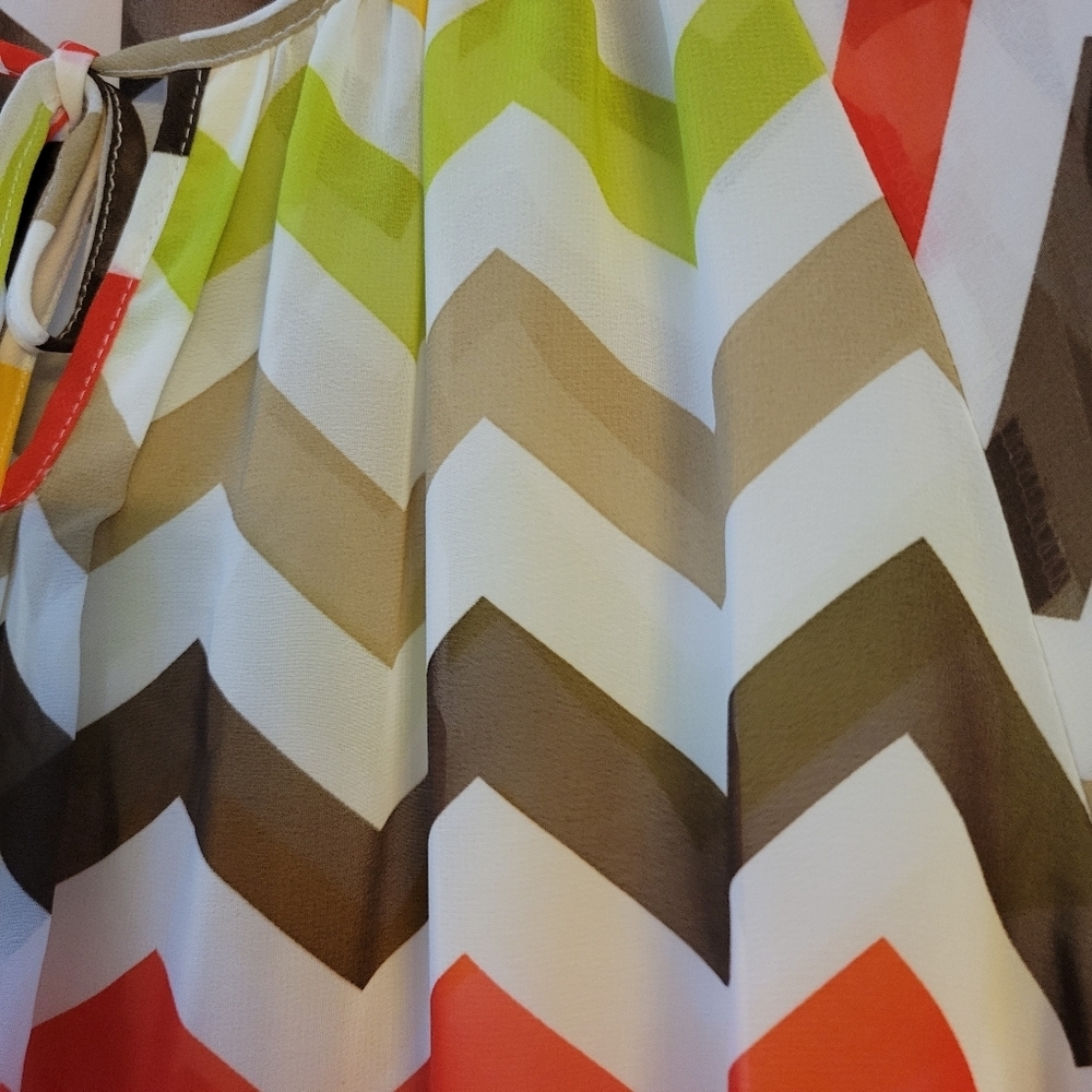 New Direction Chevron print top - Picture 2 of 3